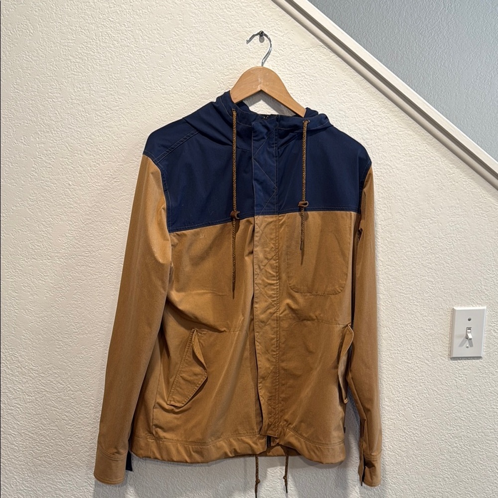 Toad&Co Lightweight Blue and Tan Windbreaker